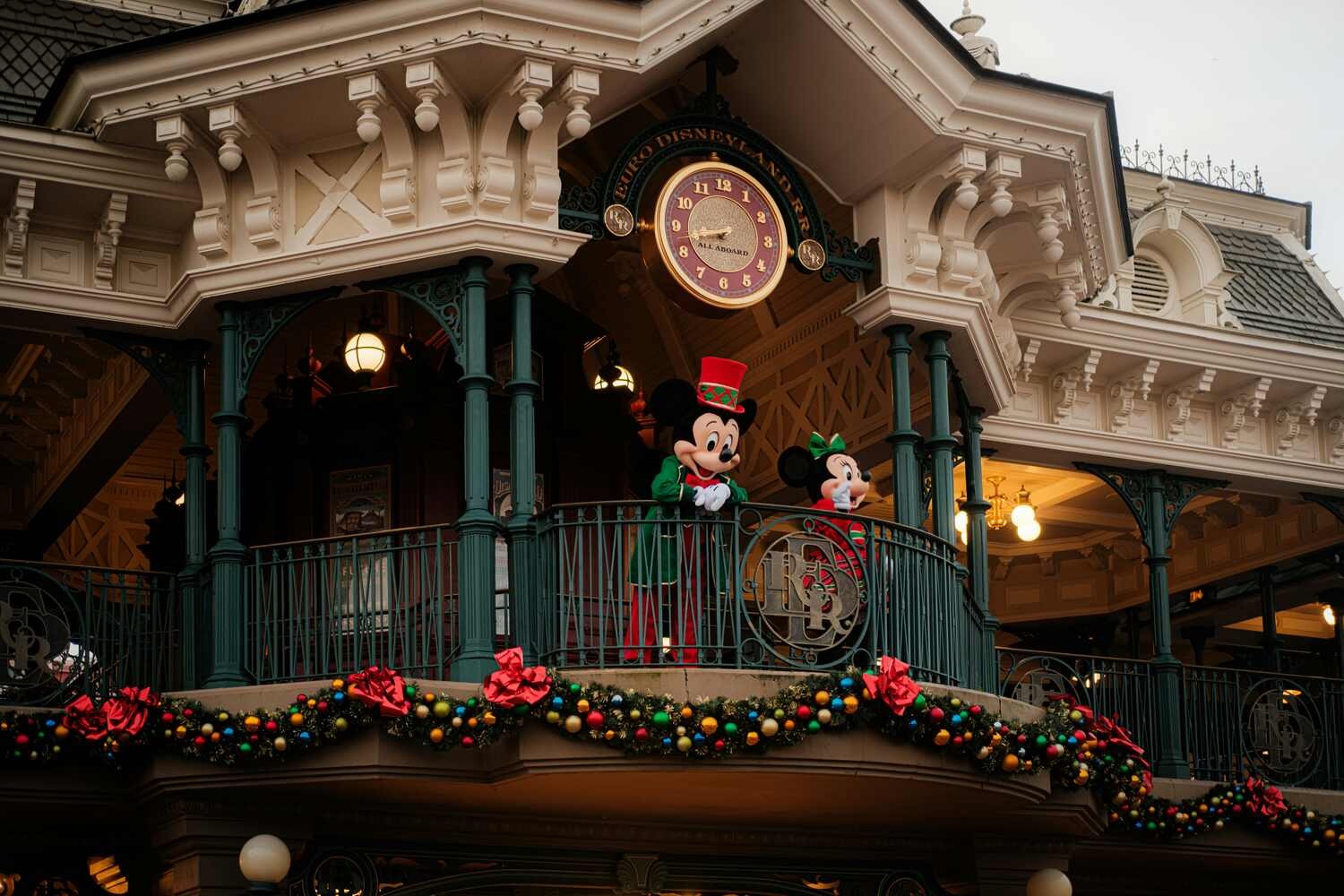 mickey et minnie pour Noël à Disneyland