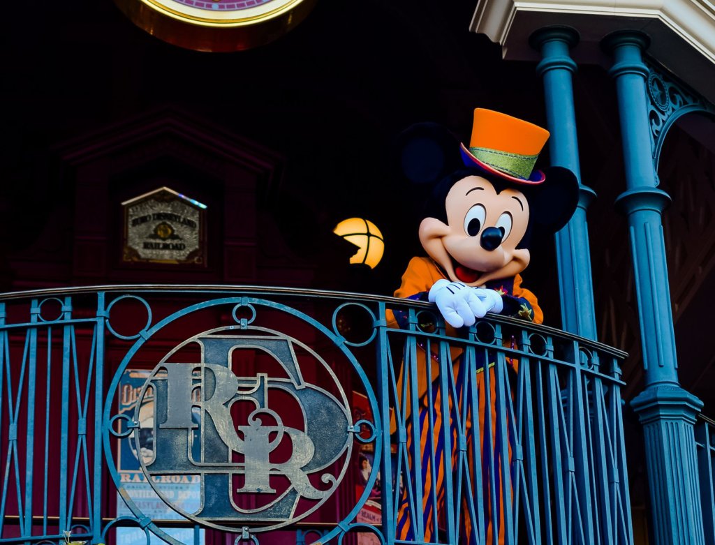 mickey haloween disneyland paris